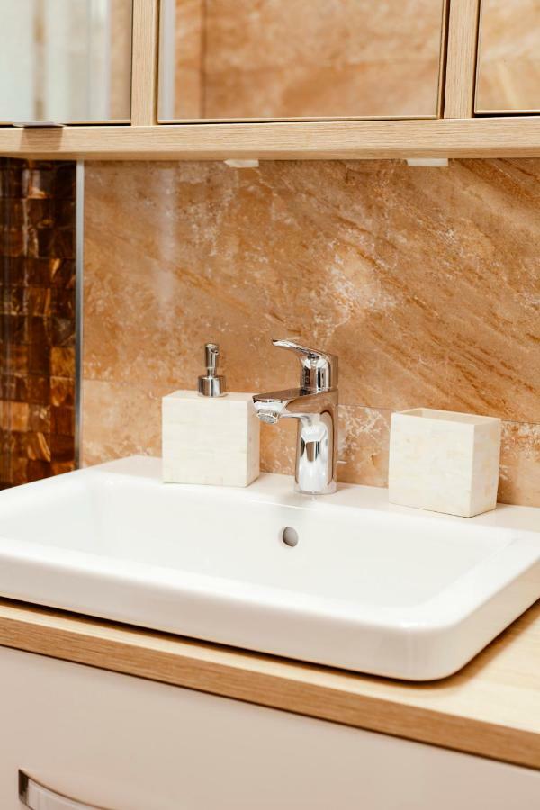 New Luxury Nives On Seaside Apartment