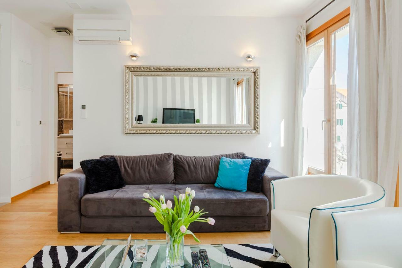 New Luxury Nives On Seaside Apartman