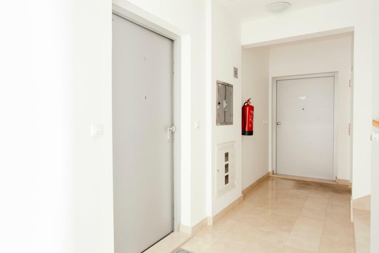 New Luxury Nives On Seaside Apartman *